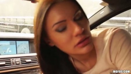 Занимаются аналом по дороге на работу в пробке