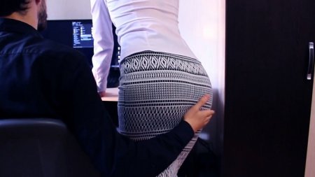 Офисный роман попал на скрытую камеру